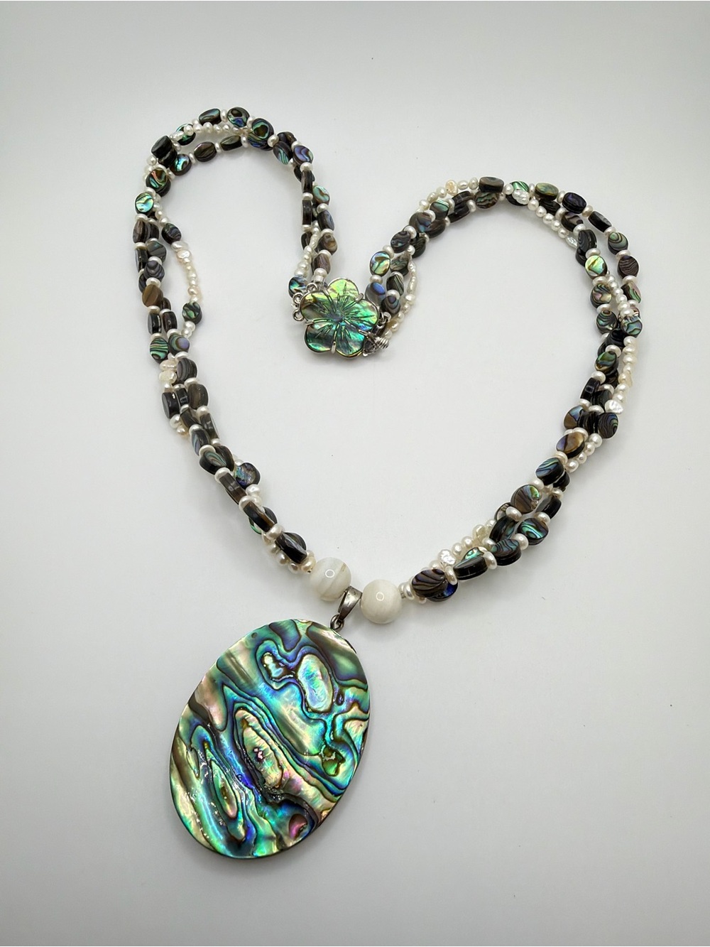 22" NWOT All Abalone shell, freshwater pearl necklace w/ ornate box clasp!